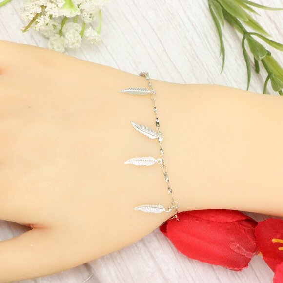 "Trendy Handmade Bracelet – A Thoughtful Gift for Girls & Women | UNVRC1158 - Picture 8 of 10